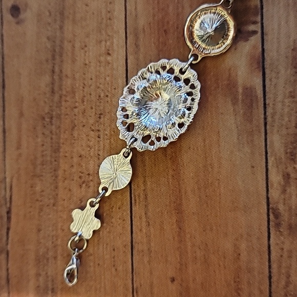 Rhinestone and Flower Bracelet - Picture 5 of 9